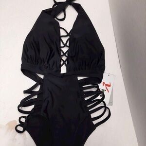 Yira Black Side cut-off swimsuit
